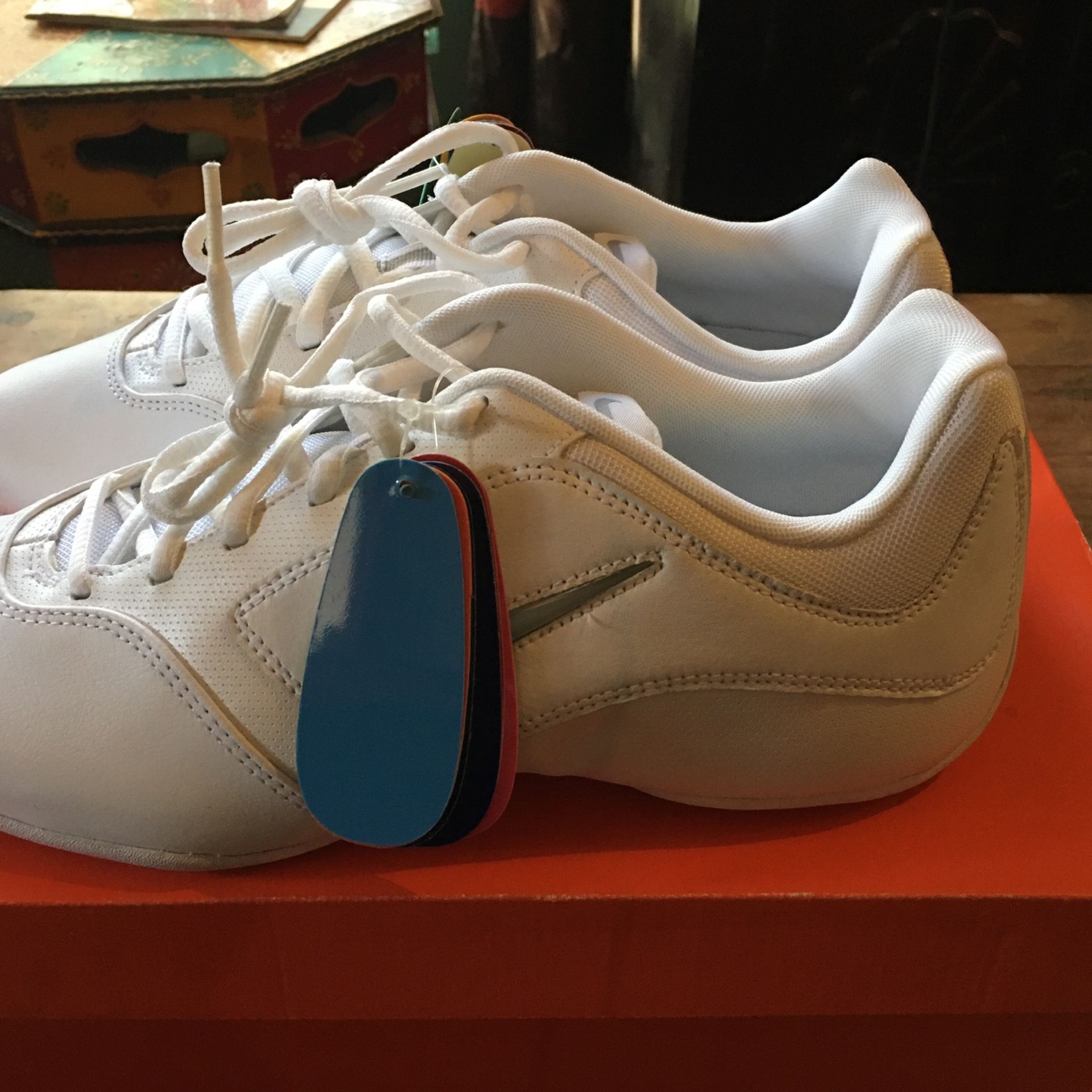 New Pair Of Nike Women's Sideline II Insert Athletic