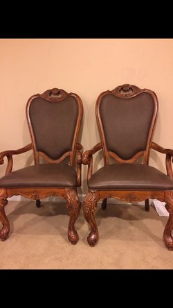 Beautiful mahogany table with six chairs