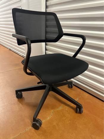 Used Qivi Steelcase chair black fabric