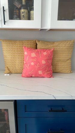 Decorative throw pillows