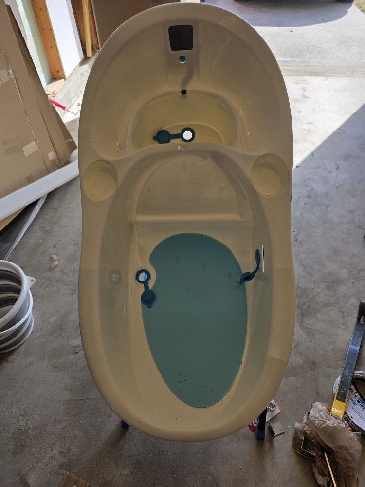 Baby Bathtub With Water Thermometer