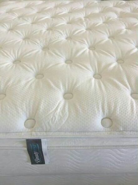 QUEEN 14" Simmons Beautyrest Hospitality Collection pillowtop mattress with memory foam, retails $1499