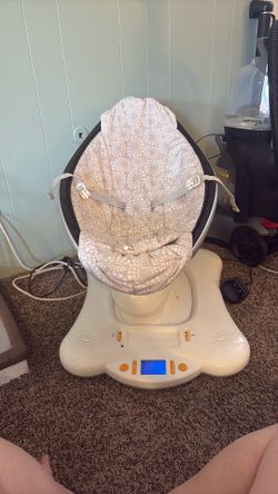 4moms Mamaroo baby swing