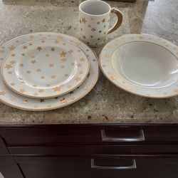 C$R Gold Star Dinner Set