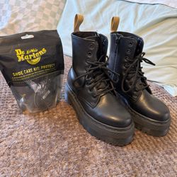 Dr. Martens Vegan Platform–US Men’s 5 – 