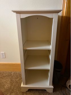 White Cottage Style Bookcase / Storage Shelf