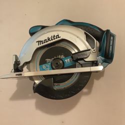 Brand New Makita 18 Volts 6-1/2” Circular Saw.           90 Firm on Price.         90 Firme en Precio.