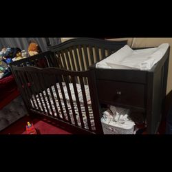 Crib/Changing Table 
