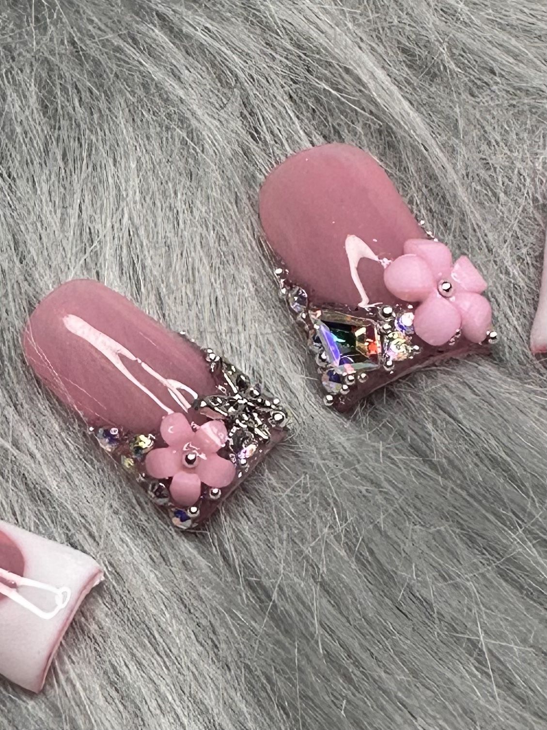 CUSTOM PRESS ON NAILS