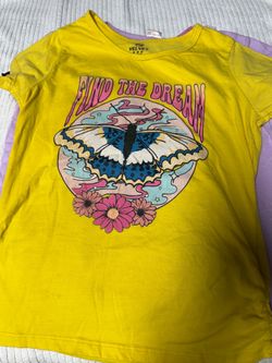 Tshirts for girls 10 year old $4