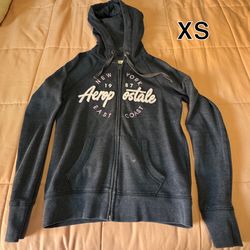 Sweaters XS & S – $5 each‼️ / Suéteres XS y S – $5 cada uno‼️