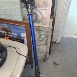 Dyson v6 Fluffy Vacuum with Cord