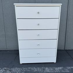 NEW WHITE CHEST DRESSER WITH DIAMOND KNOBS FOR SALE✨