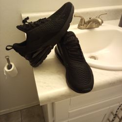 New***Woman's Nike AirMax 270 Sz 9