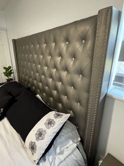 King size bed  (no mattress included)
