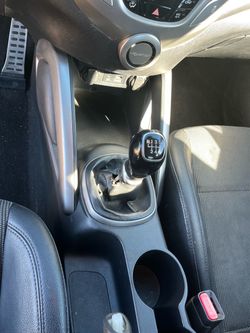 2013 Hyundai blister stick shift