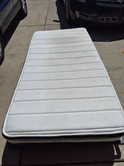 Trundle bed with mattress