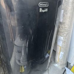 De'Longhi Black Portable Air Cooler with Remote Control and Dehumidifier