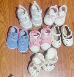 Toddlers shoes size 4