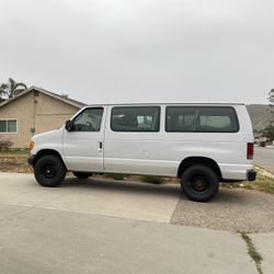 2004 Ford E-350