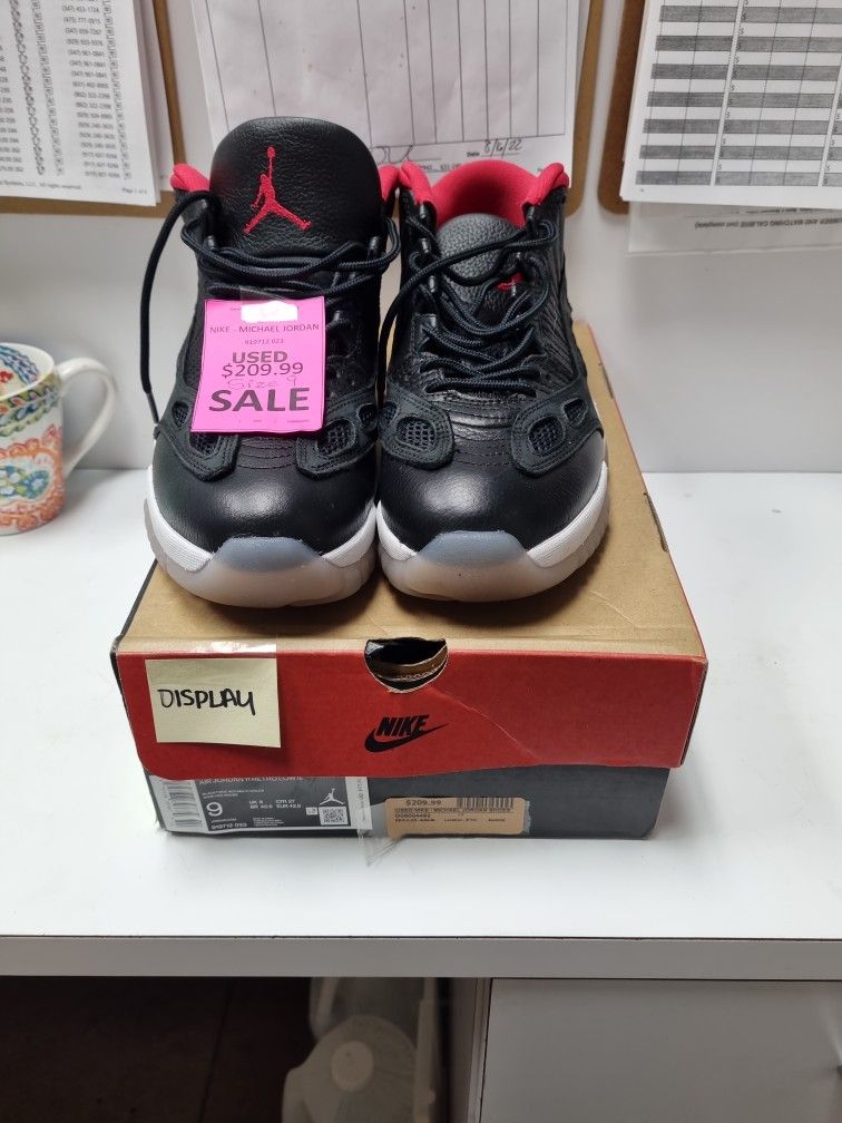 Nike Air Jordan 11 Retro Low Size 9