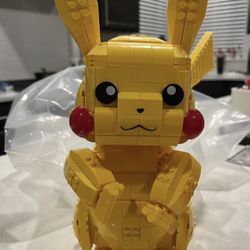 Mega Pokémon JUMBO Pikachu 12.6 in. FVK81, 825 pcs