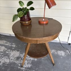 Mid-Century Style Round Wood Side Table – Solid & Sturdy