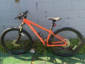 Specialized Rockhopper Mountain Bike – Disc Brakes – Excellent Condition