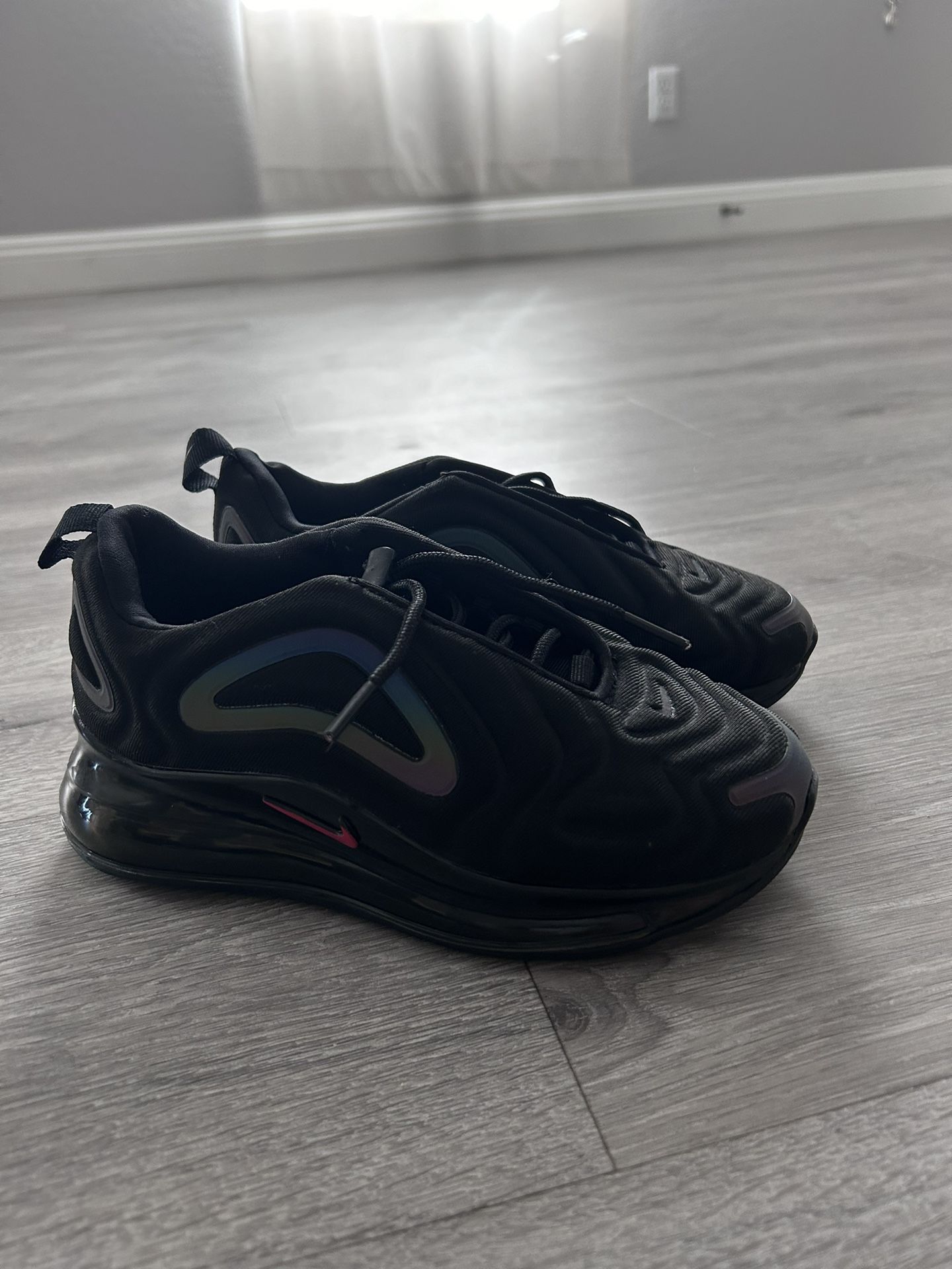 Youth Nike Air Max 720 Size 1.5Y Boys shoes
