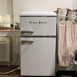 Galanz Refrigerator / Freezer