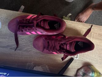Woman’s Adidas 8.5