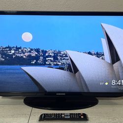 SAMSUNG 32” TV / Monitor With Google Chromecast