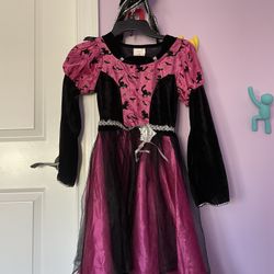 Girls Witch Halloween Costume Size: Medium (8-10)