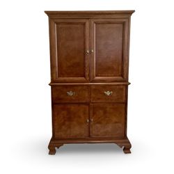HEKMAN FURNITURE Traditional Style 39" Banded Mahogany TV Media Chest / Armoire