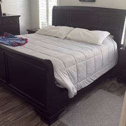 Sleigh Bed With Dresser And Side Tables
