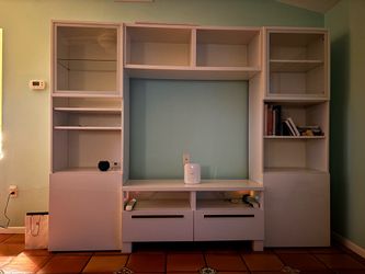 Entertainment center