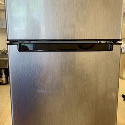 Magic Chef 3.1 cu. ft. Mini Fridge with Freezer