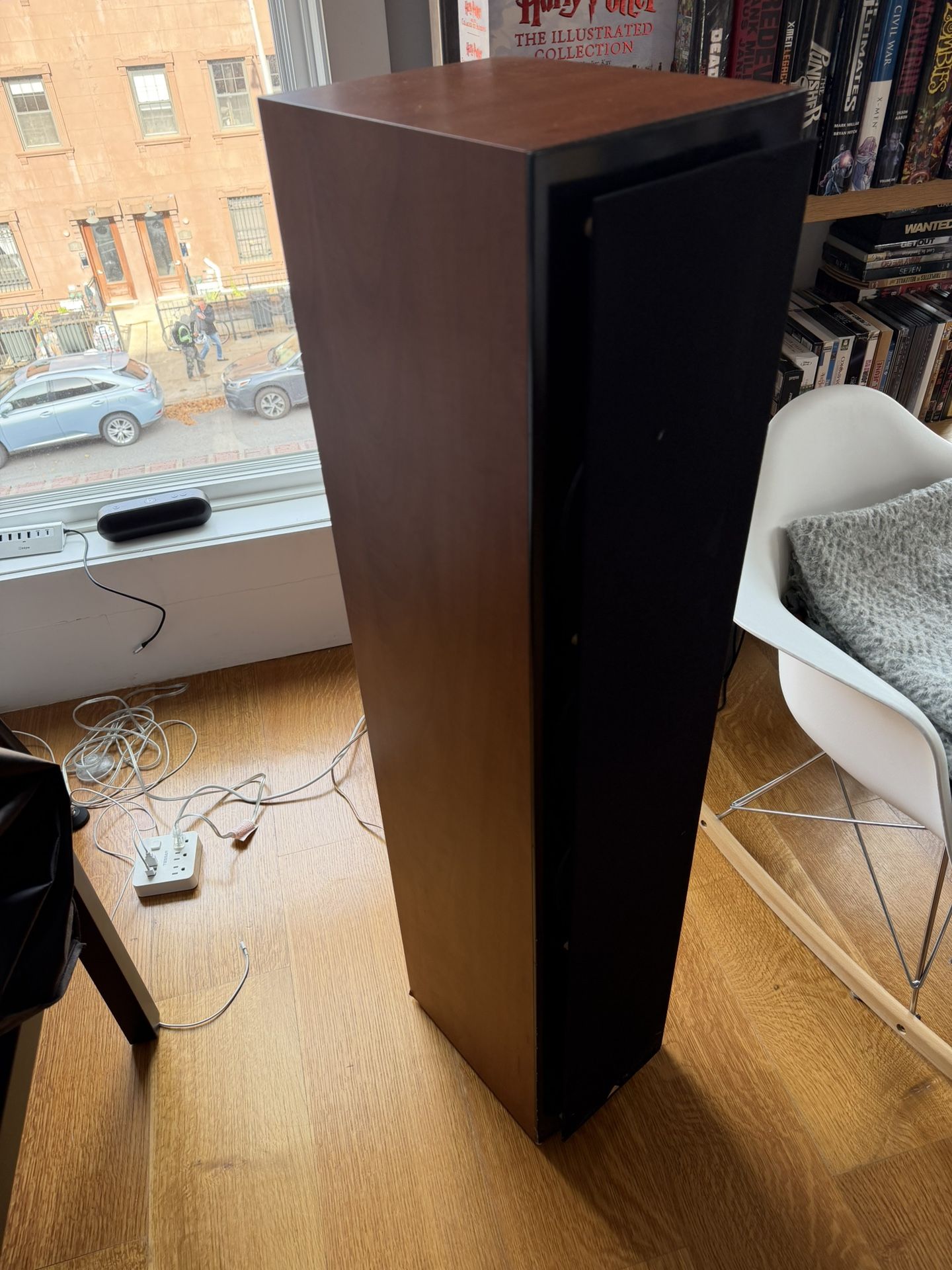 Two Luxury stereo Audio Speakers