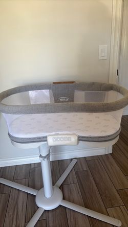 HALO BassiNest Luxe Swivel Sleepe