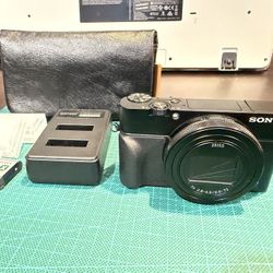 Sony Rx100vii - Excellent Condition w/ Accessories 