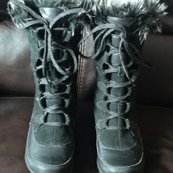 Northface Women's Black Waterproof Boots.Faux Fur trim, Suede Upper. Size 6