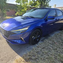 2022 Hyundai Elantra 
