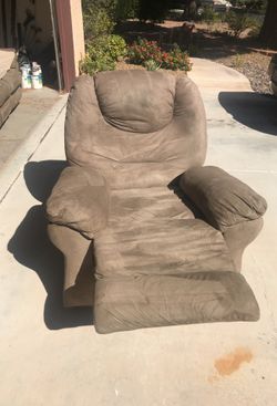 Recliner chair & Couch that reclines