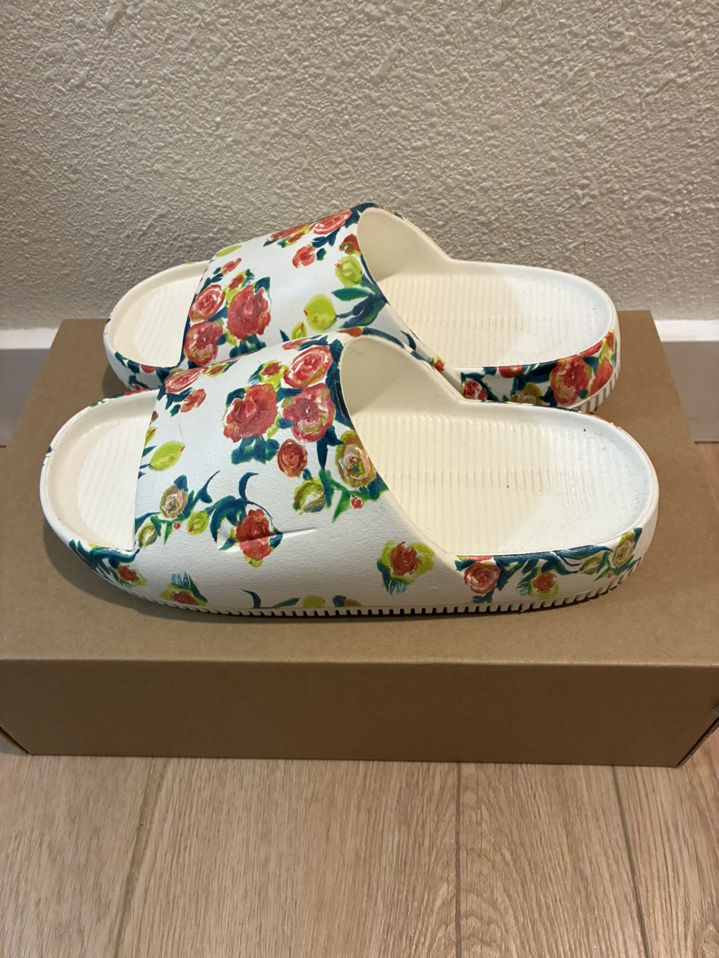 Nike Foam Slides Sz 5y