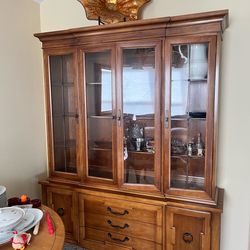 Thomasville Hutch/China Cabinet