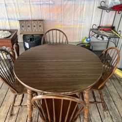 Table W 4 Chairs 