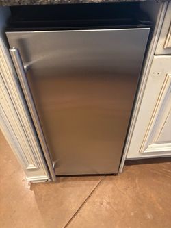 ICE Maker Uline