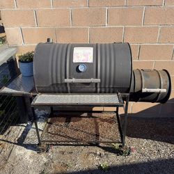 Heavy-Duty Custom BBQ Grill & Smoker (Charcoal) – Large Capacity