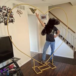 Arco de Corazón Metálico de 6.6 Pies - Fondo Robusto para Globos en Bodas, Pedidos de Mano, San Valentín y Cumpleaños - Montaje Fácil, Base Ajustable,