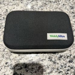 Welch Allyn Otoscope/Ophthalmoscope Portable Diagnostic Set 